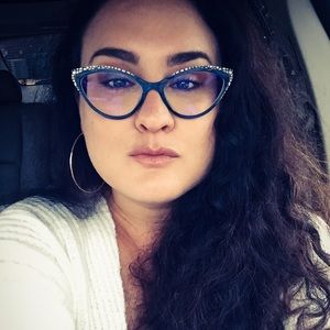 Meet your Posher, Rae